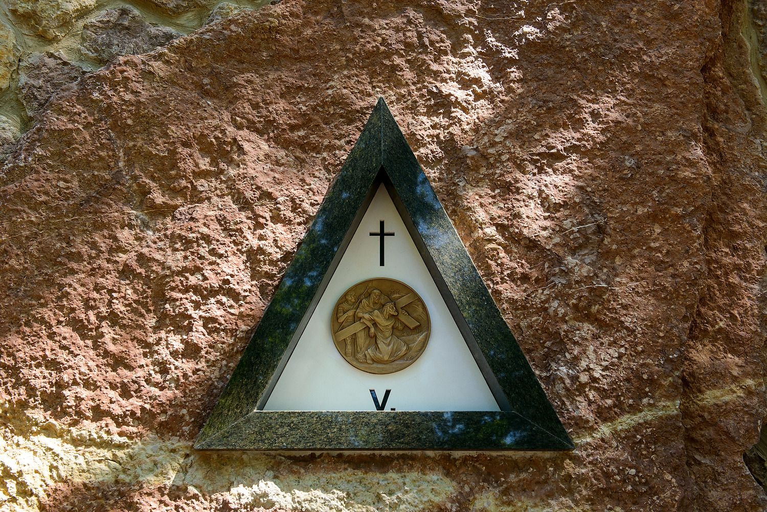 Detail reliéfu na zastavení krížovej cesty